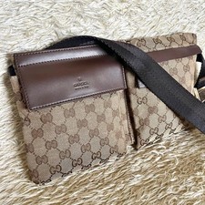 Gucci marsupio in vita