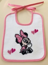 BAVETTA BAVAGLINO  BIMBA  TOPOLINA MINNIE  RICAMATA A PUNTO CROCE NUOVA
