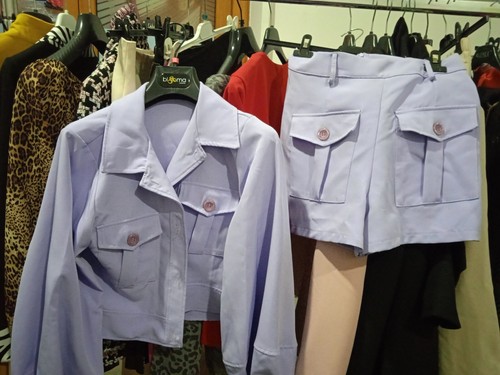 Stock abbigliamento donna - stock,
