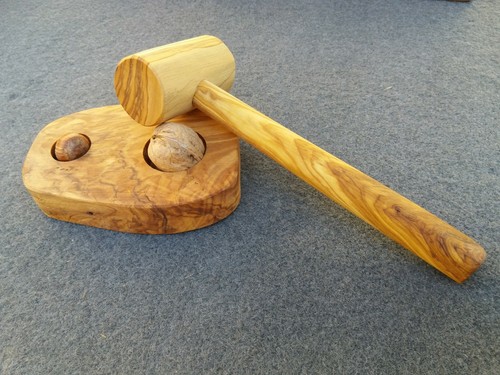 Schiaccia noci nocciole - nocciole, legno