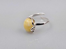 Piccolo anello ambra bianca