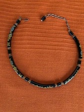 COLLANA A GIROCOLLO SEMI SNODATO COLORE NERO E STAMPE FLOREALI 
