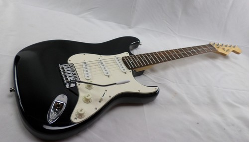 Squier fender strat - squier,