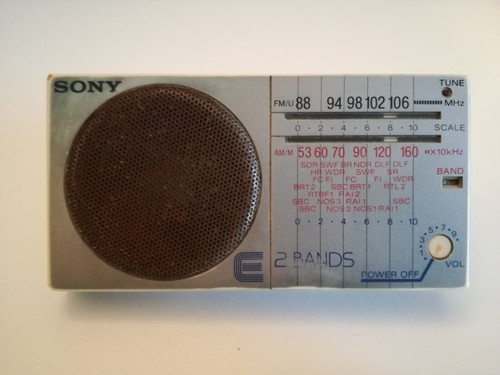 Vecchia radio portatile - radio,