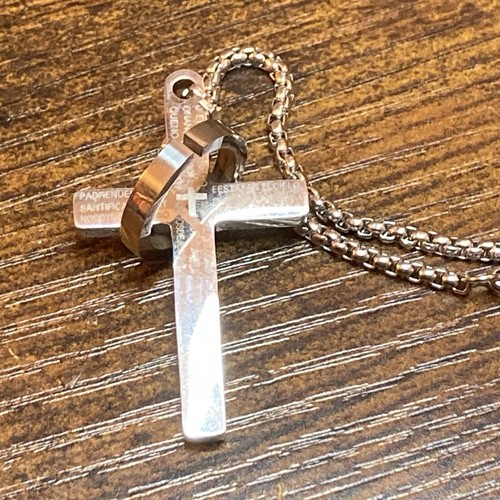 Collana con ciondolo croce