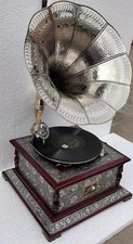 Antico grammofono HMV