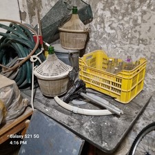 Vendo damigiane zin vetro 54, 25 e 5 litri e altro materiale per vendemmia.