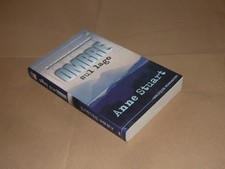 Anne Stuart, Ombre sul Lago