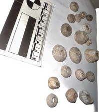 Lotto di 19 antichi manufatti