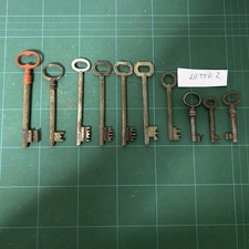 Lotto di 10 chiavi antiche in