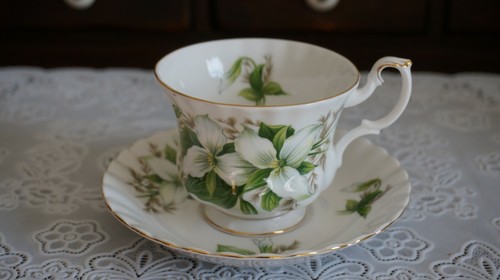Vintage royal albert trillium - royal,