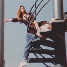 Bellissima giovane donna su