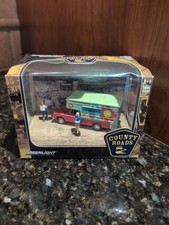 DIORAMI GREENLIGHT - 56020 - STRADE DI CAMPAGNA - CAMPER DODGE D-100 - FESTIVAL