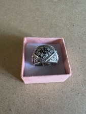 Anello Fascia Larga A Rombi Argento 925 E Zirconi Bianchi E Neri 12.4GR 18.3MM