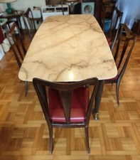 Tavolo rovere con piano in marmo, stile anni 40/50 , 6 posti più 8 sedie.