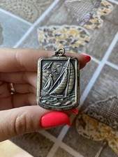 MEDAGLIA BARCA A VELA 27x35 mm