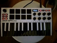 AKAI Sintetizzatore MPK mini