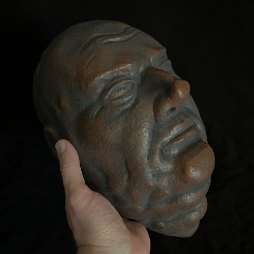 Replica maschera della - , morte