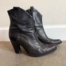 Stivaletti neri in pelle