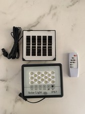 Faro LED con Pannello Solare