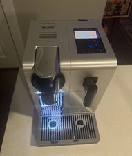 Nespresso Lattissima Pro Macchina da Caffè Espresso di De'Longhi con Montalatte, Argento