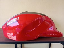 Serbatoio Ducati Monster 821s del 2016 da riparare