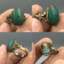 Antico anello romano placcato oro con raro inserto in pietra antica