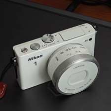 Nikon 1 J4 18.4MP Digital