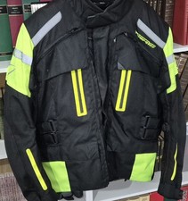 Giacca moto uomo completa di protezioni