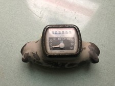 CONTACHILOMETRI VESPA FARO BASSO CON SUPPORTO ORIGINALE DELL'EPOCA Conservato