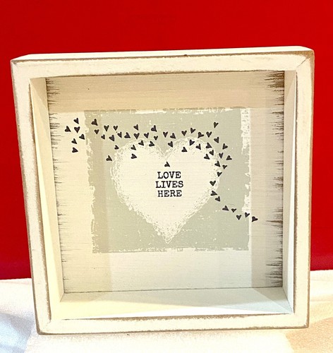 Insegna love lives - insegna, here