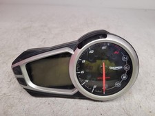 TRIUMPH STREET TRIPLE 675