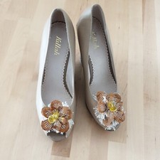 Scarpe con zeppa praticamente