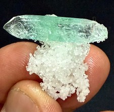 Cristallo apofillite verde