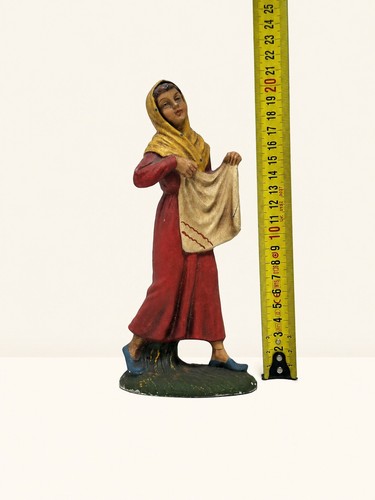 Lavandaia con panno presepe