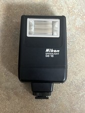Nikon SB-18 flash vintage con