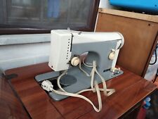Macchina da cucire funzionante Necchi mod. 261  con pedale e mobiletto 