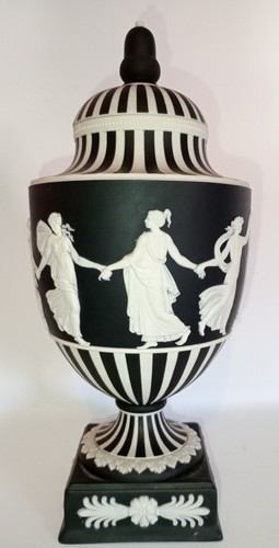 Ridotto wedgwood rara urna - **,
