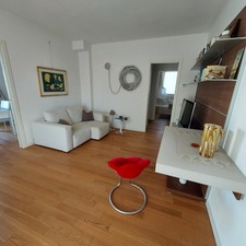 Scrivania sospesa Valcucine - larghezza 122 cm e profondità 65 cm