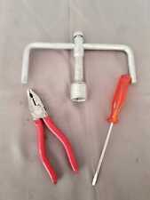 De Tomaso Mangusta bag tool kit pliers wrench tire wheel screwdriver