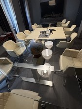 Tavolo In Cristallo E Pelle