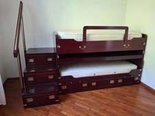 letti a castello con scala e scrivania scorrevole