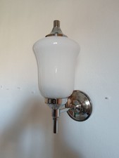 lampada da parete cromata e