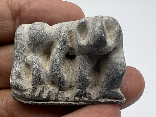 Antico amuleto animale pietra