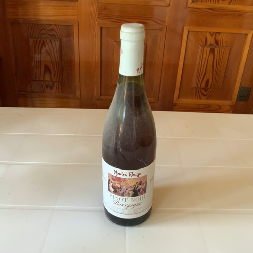 Vino moulin rouge - moulin, pinot