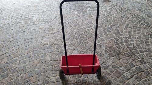 Seminatrice manuale con