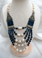 BELLISSIMA COLLANA ETNICA MULTIFILO IN LAPISLAZZULO E PERLE ACQUA DOLCE.