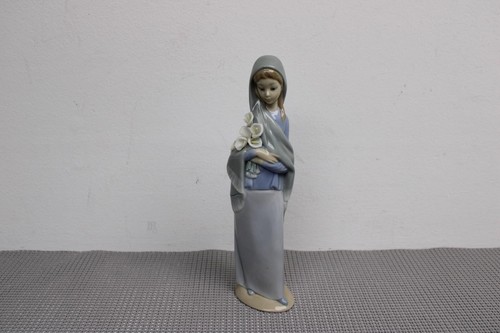 Lladro young lady with cala - lladro,