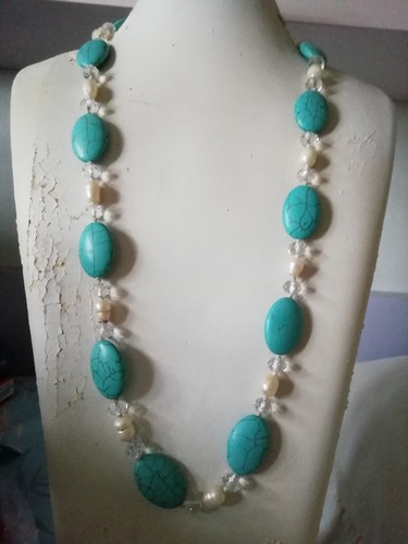 Collana lunga con perle