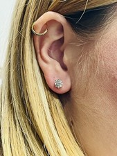 Orecchini con fiore di